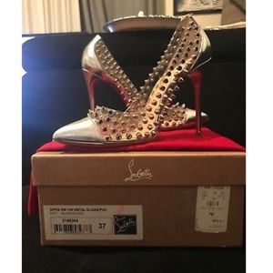 Spike louboutins 💯 authentic